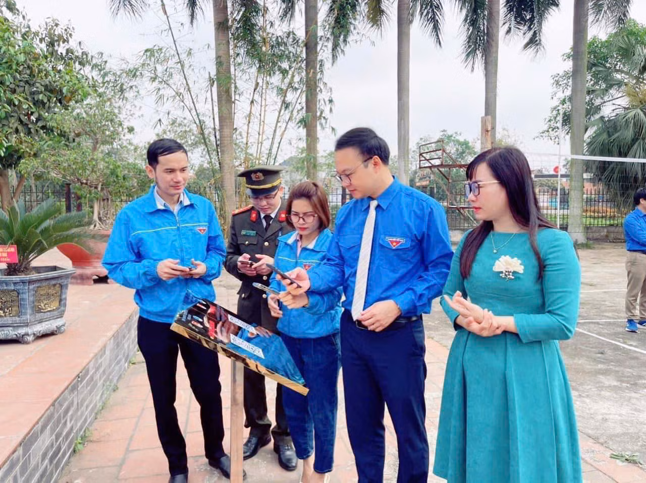 Việc thực hiện "số hóa" tại các di tích lịch sử góp phần quảng bá du lịch đến với du khách thông qua thông tin, hình ảnh.