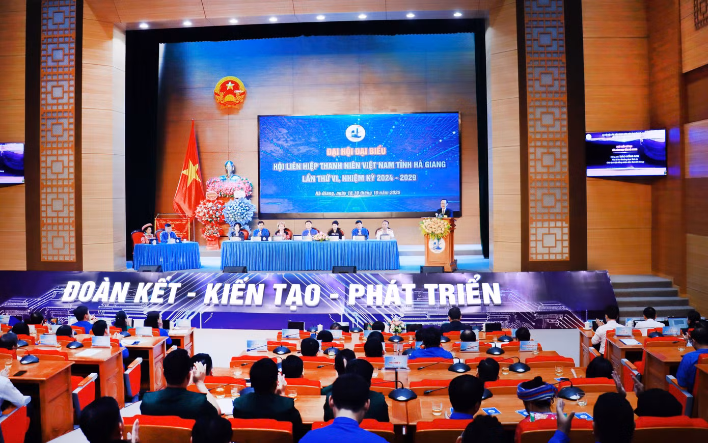 Toàn cảnh Đại hội sáng 19/10. Toàn cảnh Đại hội sáng 19/10.