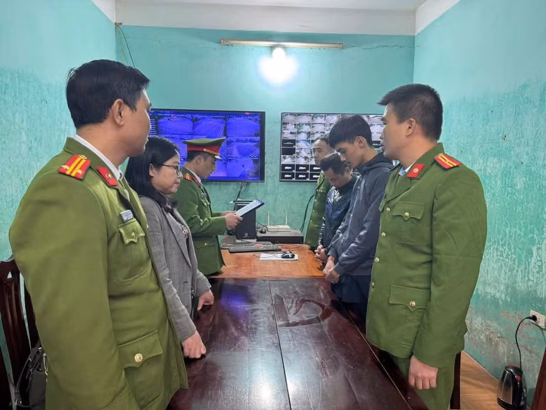 Các đối tượng tại cơ quan công an. Các đối tượng tại cơ quan công an.