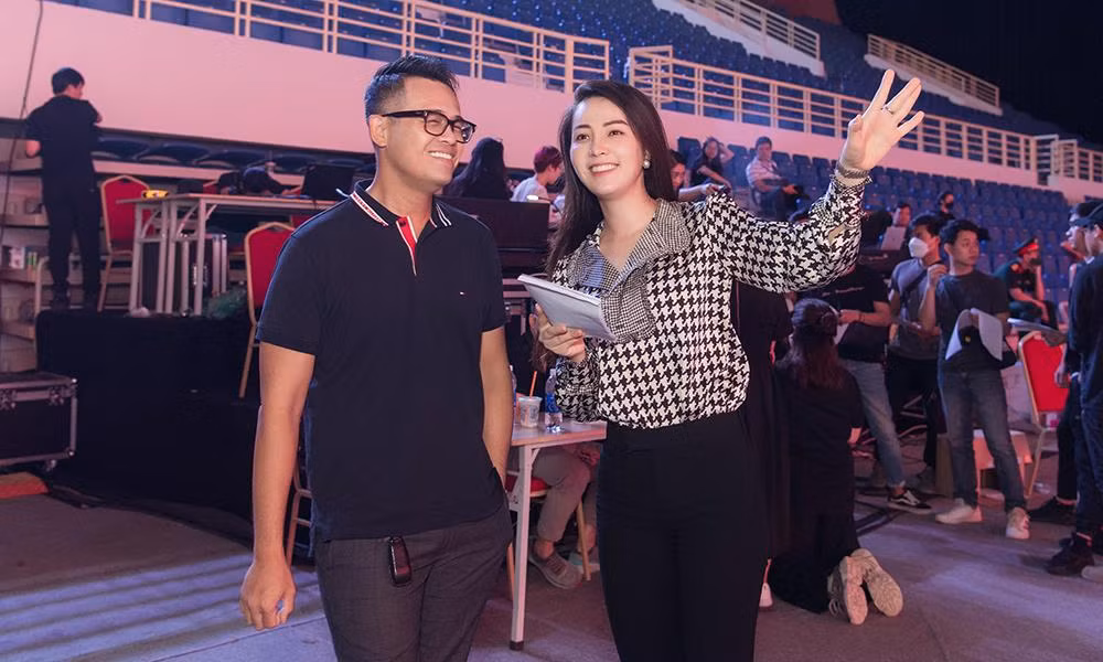 Á hậu Thuỵ Vân và MC Đức Bảo tổng duyệt cho lễ bế mạc SEA Games 31.