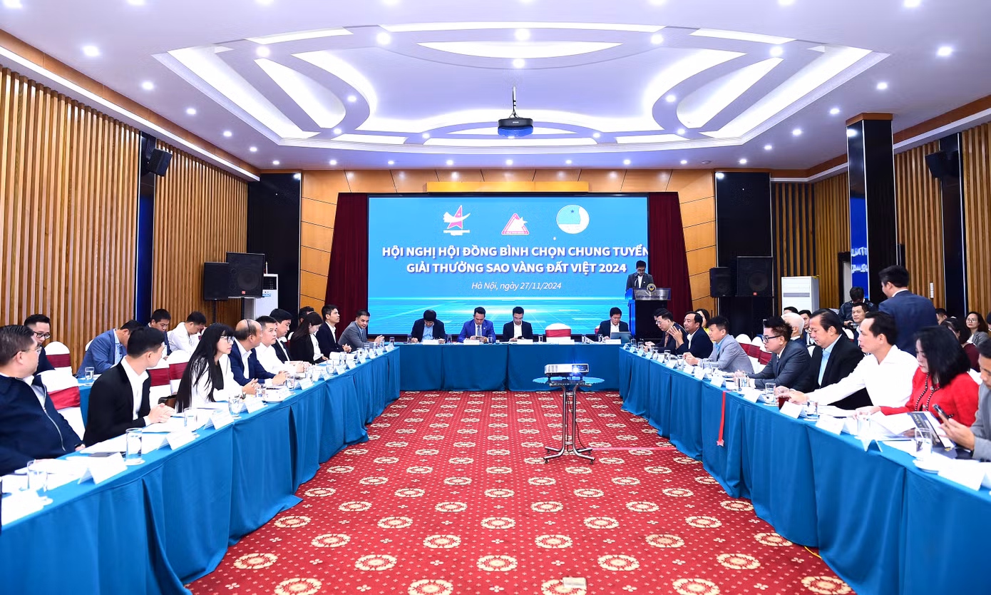 Hội đồng bình chọn chung tuyển giải thưởng Sao Vàng đất Việt năm 2024. Ảnh: Xuân Tùng