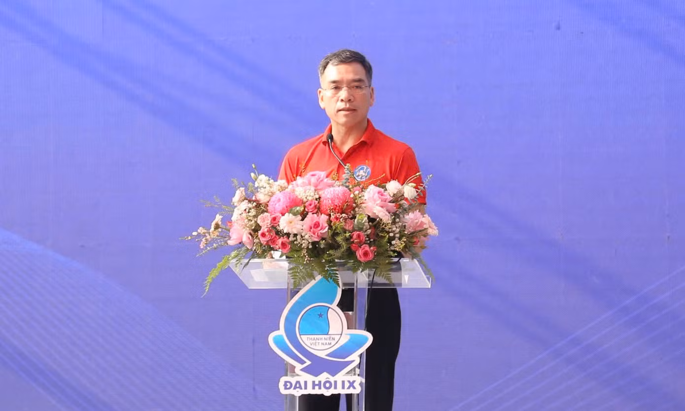 Anh Hà Anh Đức phát biểu tại chương trình tổng kết hành trình