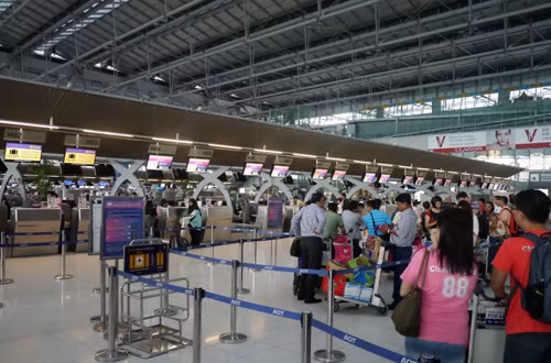 Khách phải thêm phí để mua vé máy bay vì tên quá dài ảnh 1
