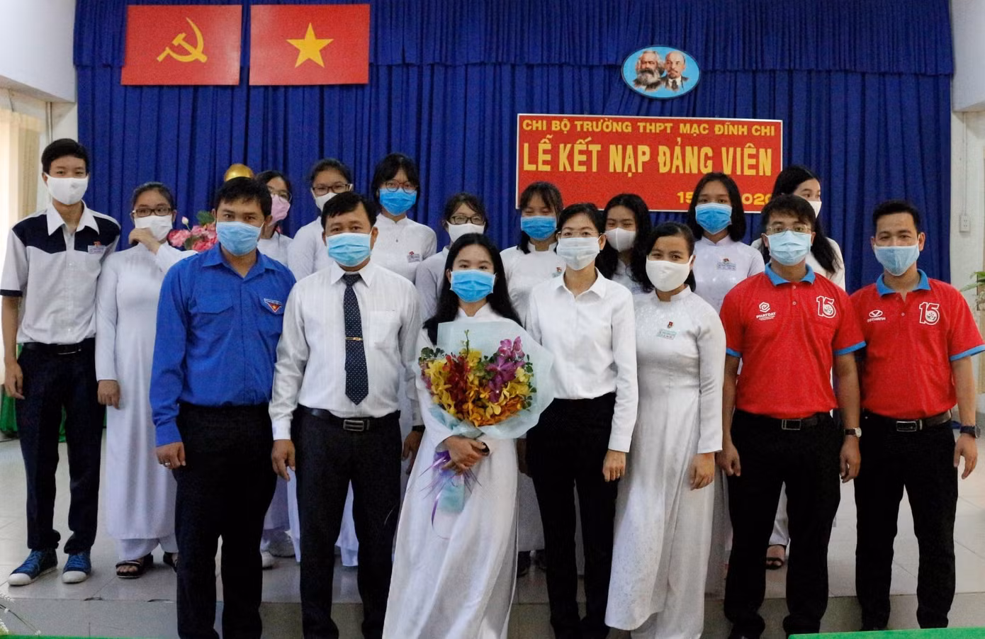 Kết nạp Đảng nhiều chiến sỹ tình nguyện hè ảnh 3