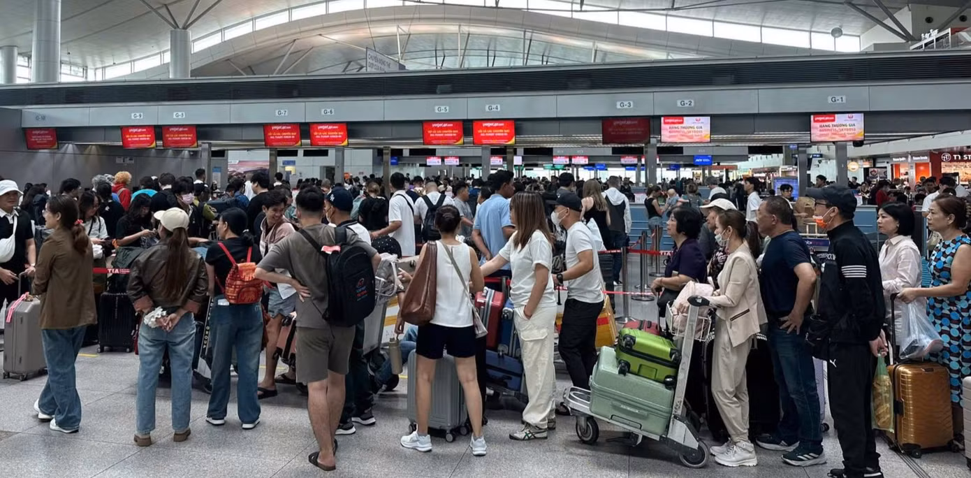 Trong hai ngày 30/4 - 1/5, có gần 338.000 khách đi máy bay. Ảnh: ACV.