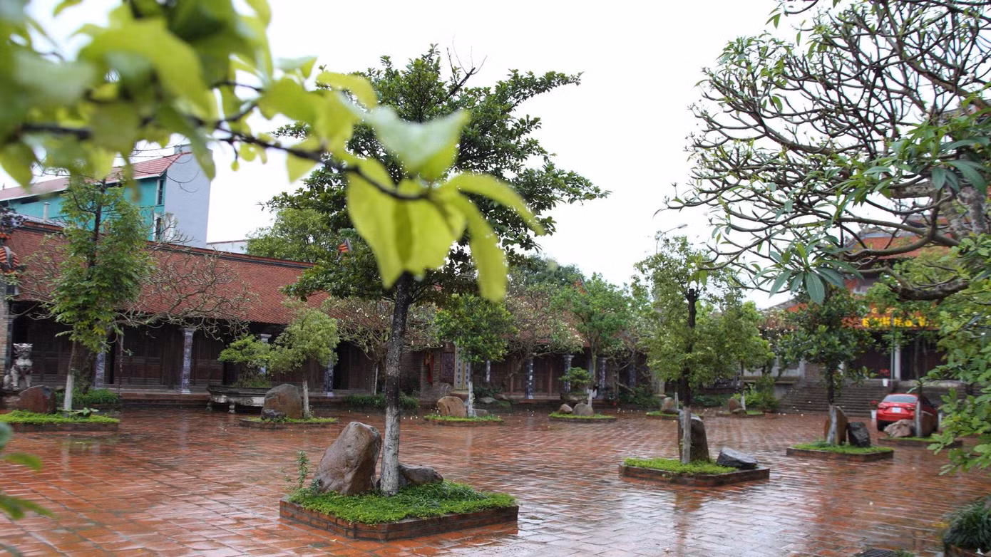 Năm 2011, chùa được trùng tu xây dựng với ý tưởng đưa hồn cốt nghề gốm truyền thống của làng vào kiến trúc tâm linh.