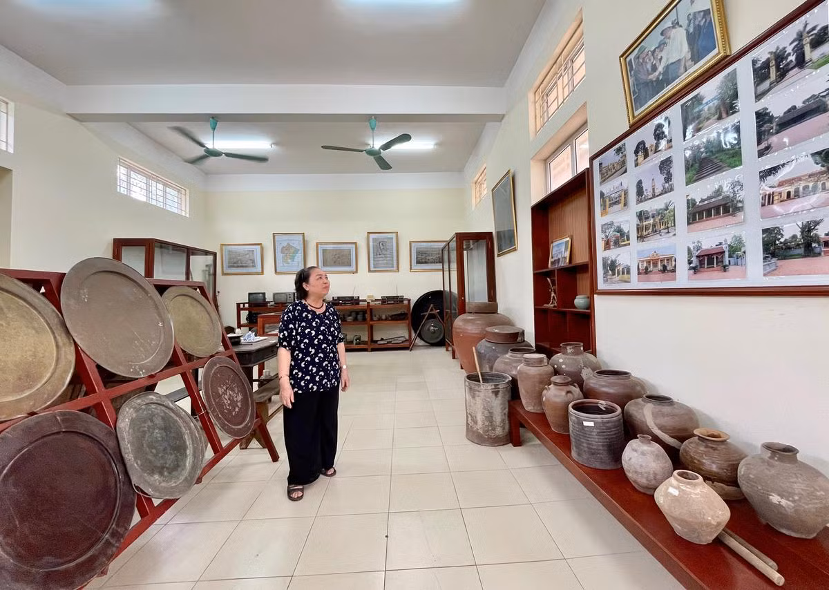 Hầu hết các hiện vật đều gắn bó với cuộc sống lao động, sản xuất, chiến đấu của người dân trong vùng.