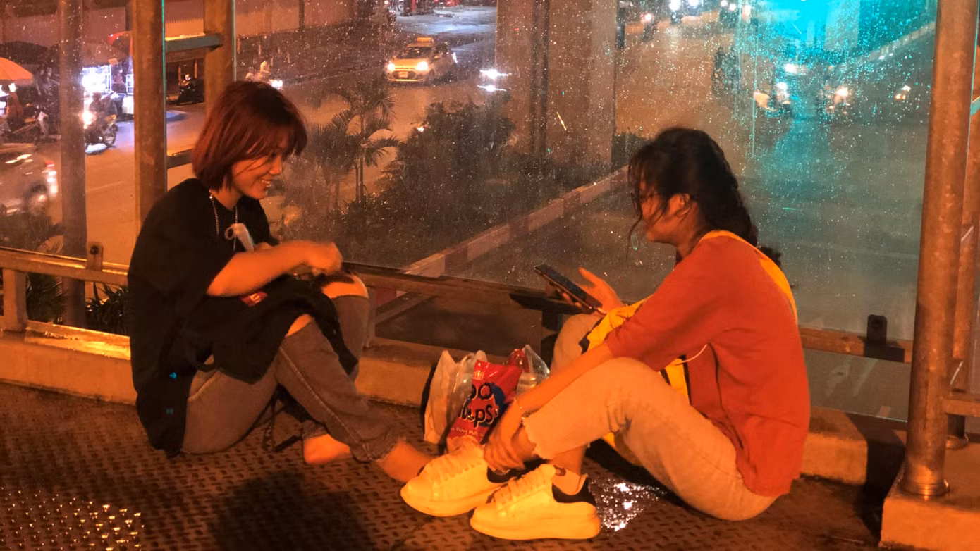 Hệ thống hầm, cầu đi bộ tại Hà Nội đã được đầu tư hàng nghìn tỷ đồng với "sứ mệnh" giúp giải tỏa các nút giao thông trong thành phố. Nhưng trên thực tế những cây cầu này chưa phát huy hết công năng khi nhiều người đi bộ vẫn dửng dưng với hệ thống hầm, cầu đường bộ