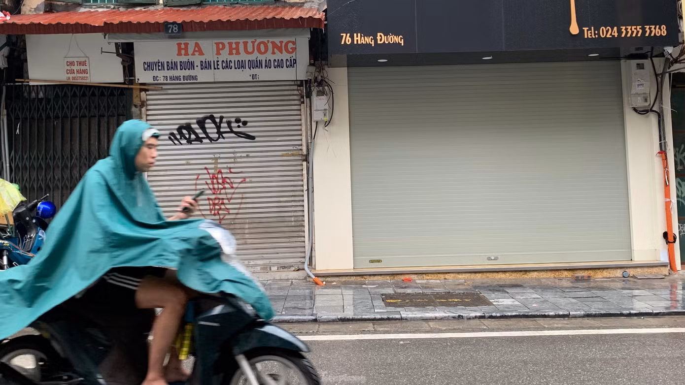 Trong đó, ảnh hưởng nặng nề và rõ nhất chính là các khách sạn, nhà hàng, quán ăn, cửa hàng thời trang...