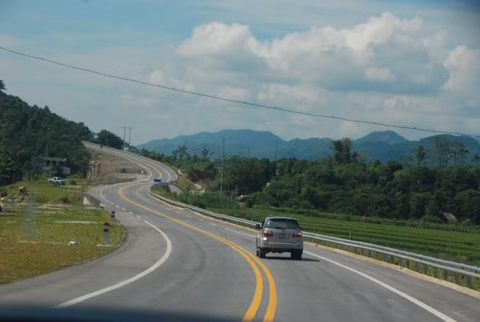 Thênh thang cao tốc Việt ảnh 8