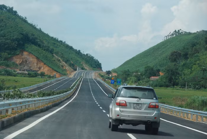 Thênh thang cao tốc Việt ảnh 15
