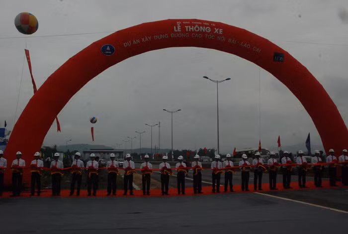 Thênh thang cao tốc Việt ảnh 2