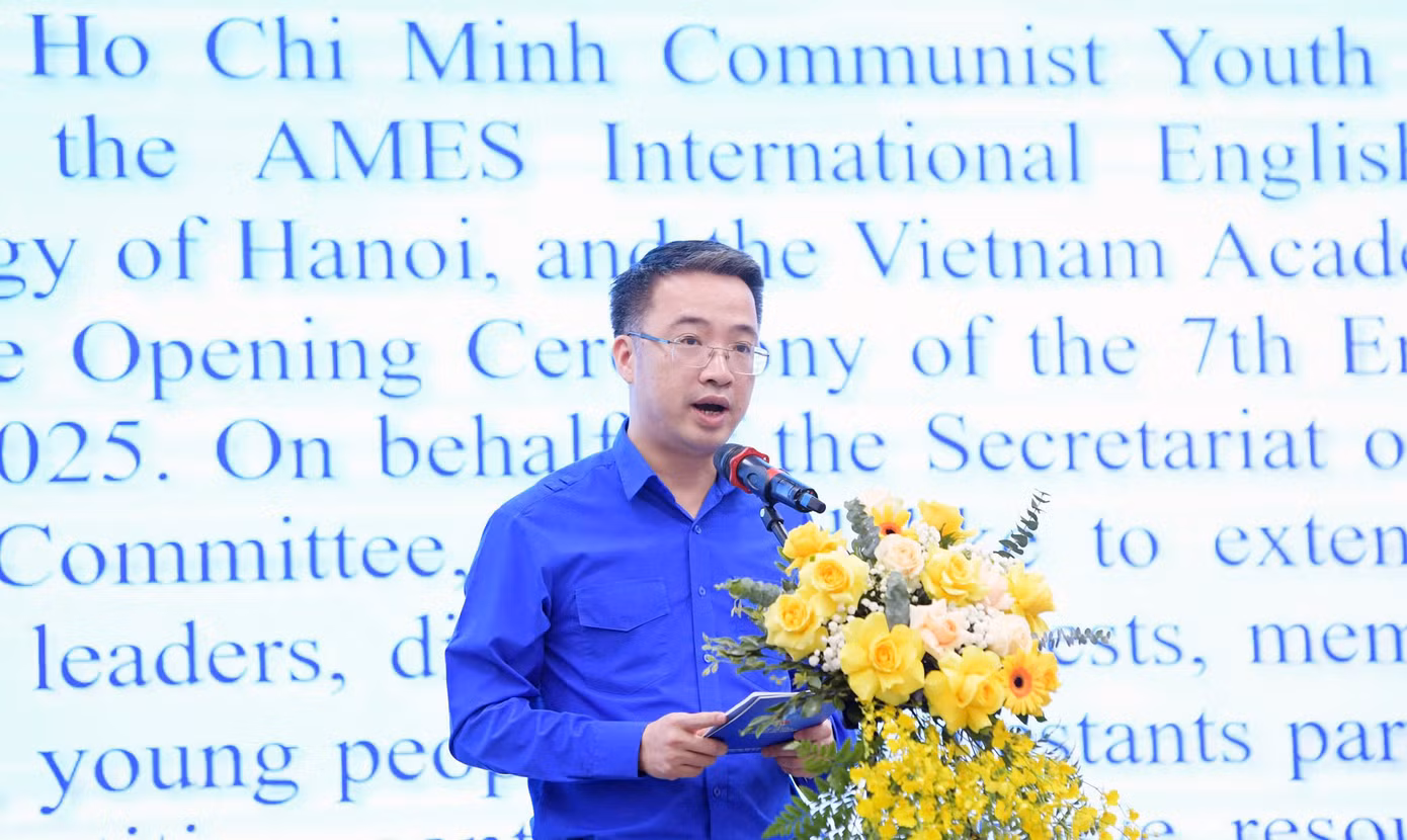Phát biểu tại chương trình, anh Nguyễn Tường Lâm - Bí thư Trung ương Đoàn, Chủ tịch Hội LHTN Việt Nam nhấn mạnh, trong một bộ máy hành chính hiện đại, minh bạch và hội nhập, đội ngũ cán bộ trẻ phải không chỉ giỏi chuyên môn mà còn cần tư duy toàn cầu, khả năng làm việc trong môi trường đa văn hóa và ngoại ngữ tốt, để trở thành cầu nối hiệu quả giữa Việt Nam và thế giới. Cuộc thi Olympic tiếng Anh dành cho cán bộ trẻ được tổ chức nhằm khơi dậy tinh thần học tập, rèn luyện ngoại ngữ trong đội ngũ cán bộ trẻ trên toàn quốc.