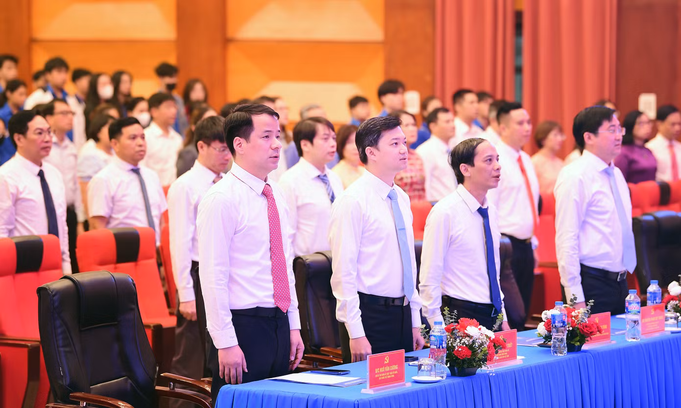 Phó Bí thư chuyên trách Đảng ủy MTTQ, các đoàn thể T.Ư Ngô Văn Cương; Phó Bí thư thường trực Đảng ủy T.Ư Đoàn, Bí thư T.Ư Đoàn Nguyễn Minh Triết; Phó Bí thư Đảng ủy T.Ư Đoàn Nguyễn Thanh Tùng tại Hội nghị. Ảnh: Xuân Tùng