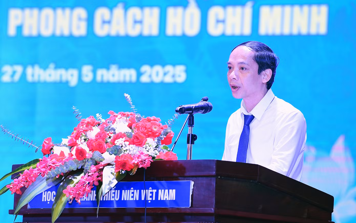 Anh Nguyễn Thanh Tùng báo cáo tại hội nghị. Ảnh: Xuân Tùng