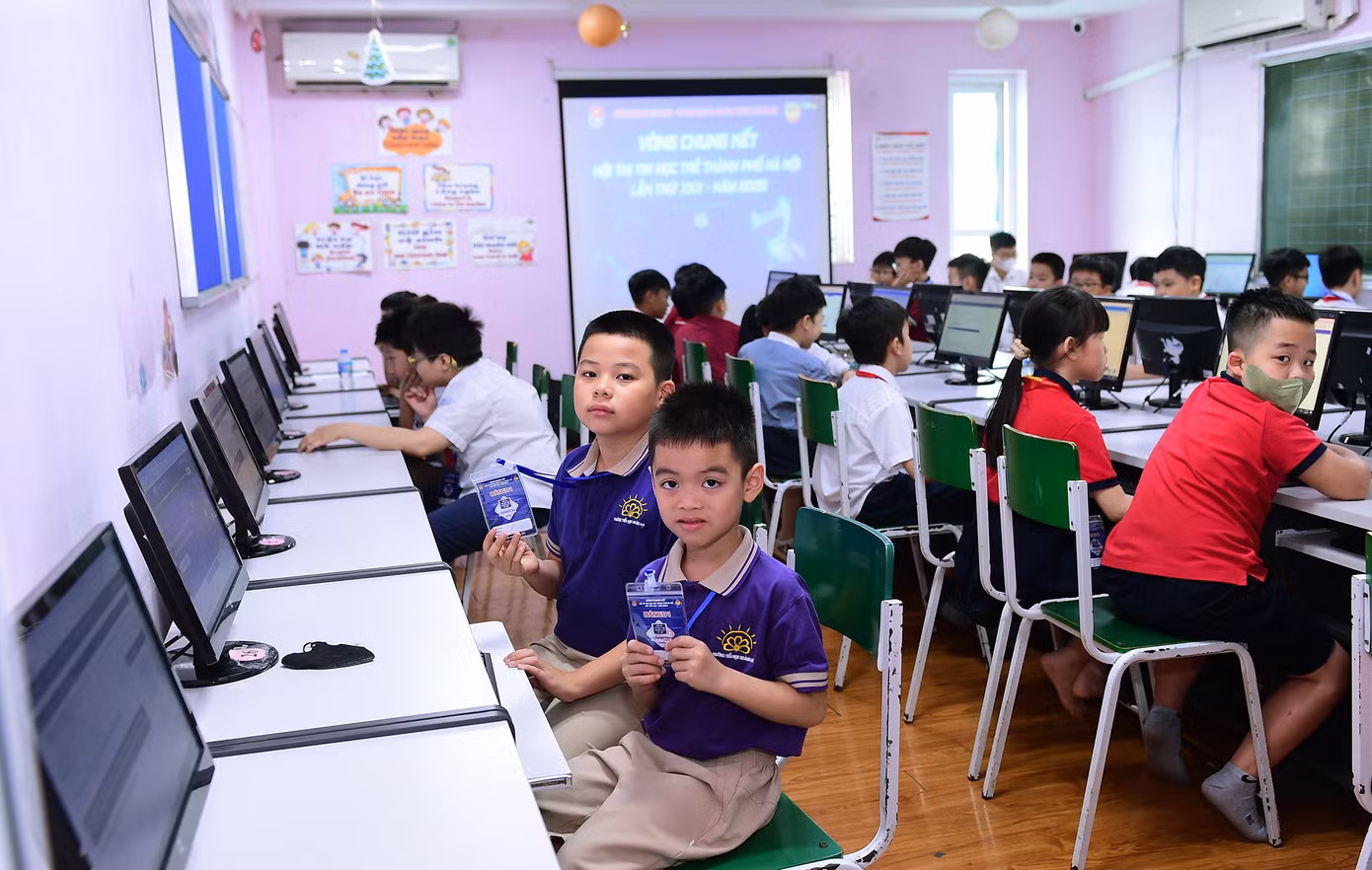 Trong vòng Chung kết Hội thi, các thí sinh tranh tài ở 6 bảng thi. Ảnh: Xuân Tùng