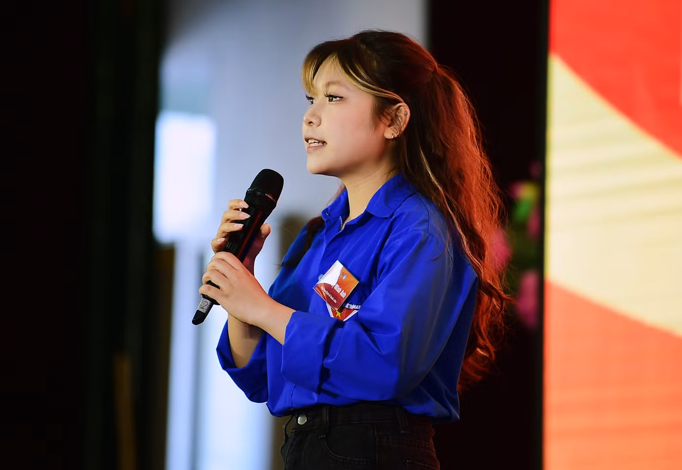 Phần trình bày thuyết trình của thí sinh Tống Thị Minh Anh. Ảnh: Xuân Tùng