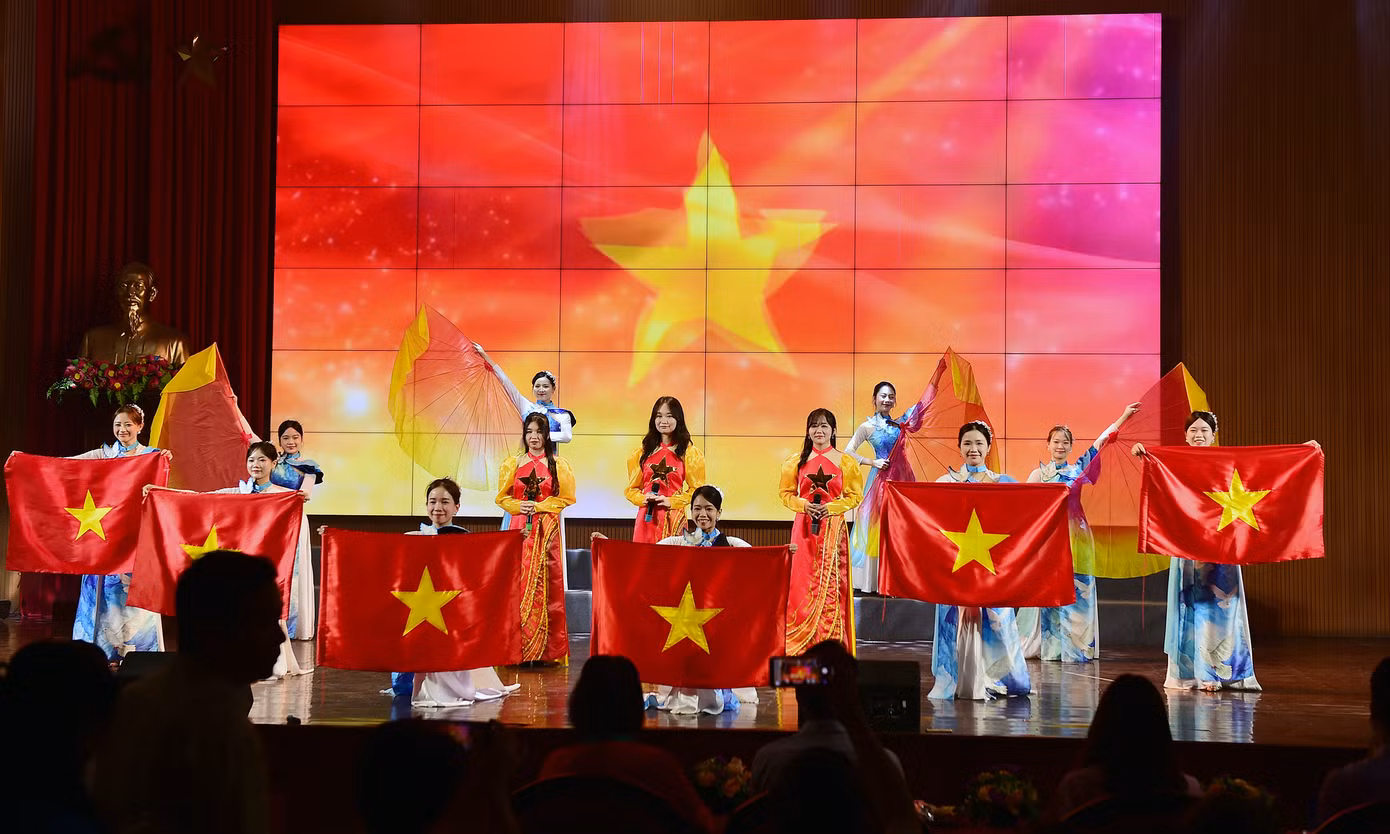 Ngày 9/5, tại Học viện Tài chính, Đoàn Thanh niên – Hội Sinh viên Việt Nam Thành phố Hà Nội tổ chức Ngày hội “Sinh viên 5 tốt” lần thứ VI năm 2025. Dự chương trình có anh Nguyễn Bá Cát - Ủy viên Ban Chấp hành, Phó Trưởng ban Thanh niên trường học T.Ư Đoàn, Phó Chủ tịch T.Ư Hội Sinh viên Việt Nam. Ảnh: Xuân Tùng