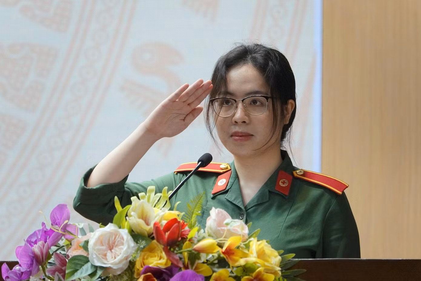 Thượng sĩ Nguyễn Hà My đại diện cho tuổi trẻ Học viện bày tỏ quyết tâm