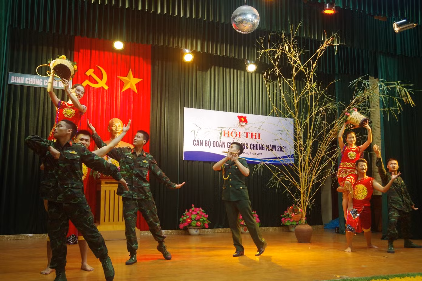 Trung úy Cao Văn Long (người thổi sáo), Chính trị viên Đại đội 9, Tiểu đoàn 3, Lữ đoàn 279 thực hành thi năng khiếu