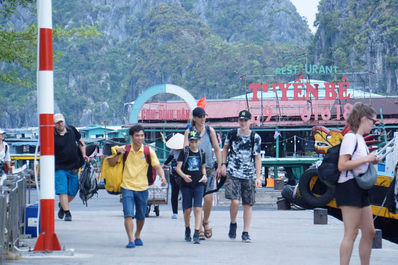 Hải Phòng xây dựng nghị quyết mới về chuyển đổi xanh, phát triển du lịch xanh trên đảo Cát Bà.