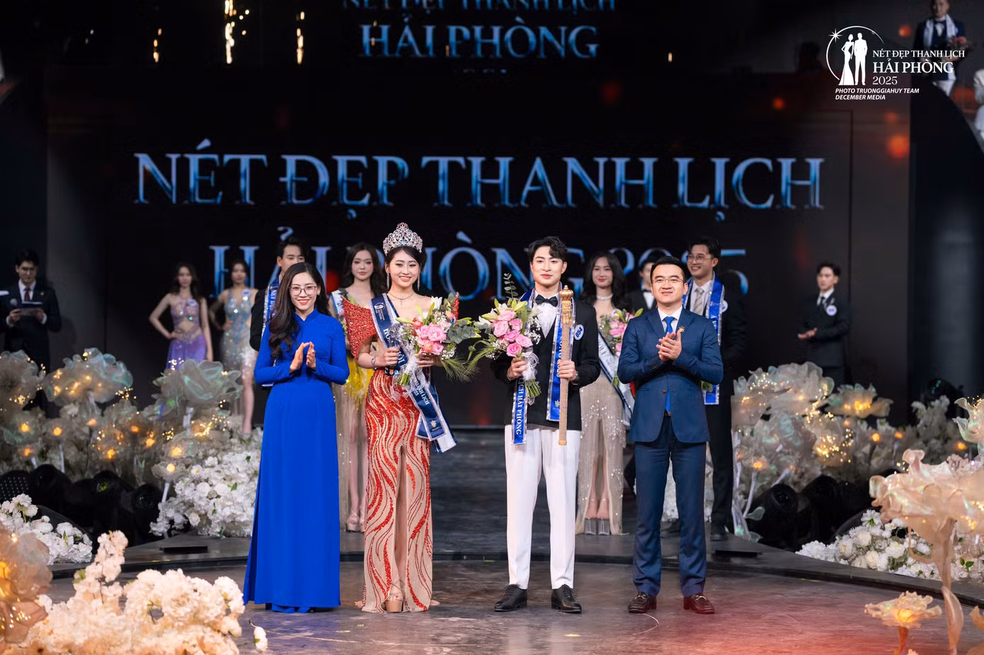 Thí sinh Nguyễn Thanh Trúc trở thành hoa khôi và Bùi Văn Hoạt là nam vương "Nét đẹp thanh lịch Hải Phòng 2025".