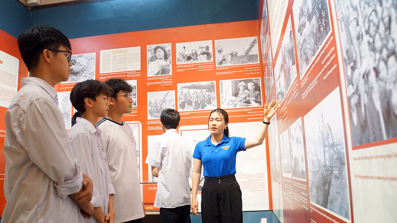 Tại đây, các bạn trẻ Hải Phòng và du khách được giới thiệu chi tiết về chặng đường lịch sử đầy gian lao, thử thách nhưng cũng vô cùng vẻ vang của TP Hải Phòng.