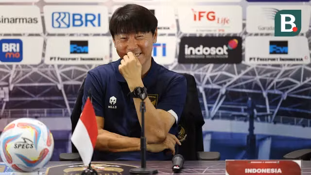 HLV Shin Tae-yong cười tươi chưa từng thấy ở Indonesia