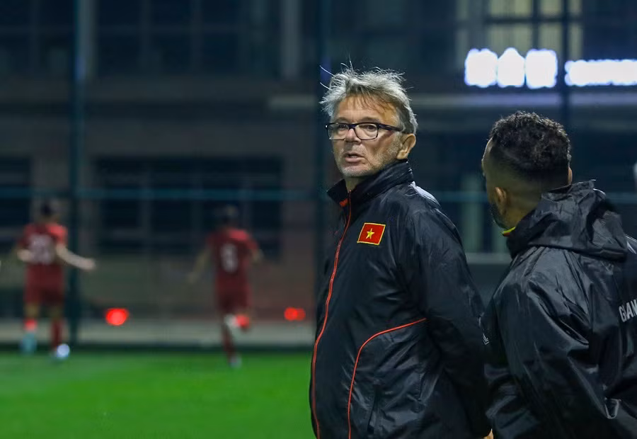 VFF không phải đền bù hợp đồng cho HLV Troussier
