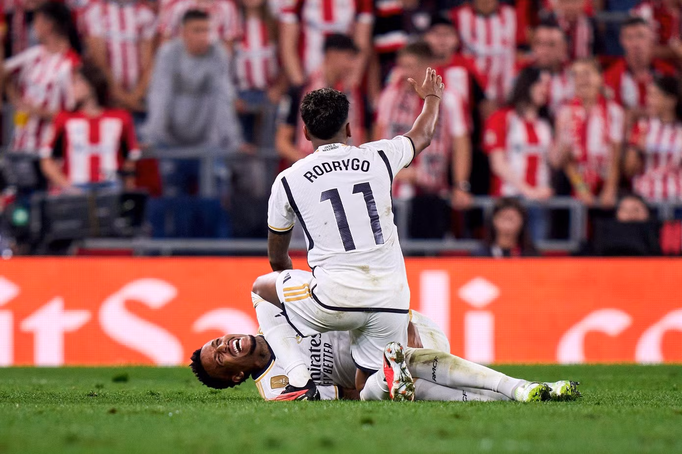 Militao gục ngã đầy đau đớn trong trận thắng Bilbao