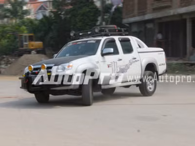 Để đảm bảo an toàn khi quay đầu xe, người lái xe phải quan sát và thực hiện các thao tác theo đúng trình tự 