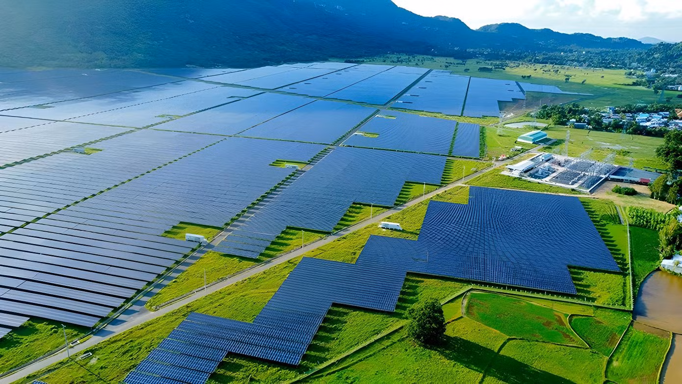 Một quang cảnh Châu Âu trải dài dưới chân núi Cấm