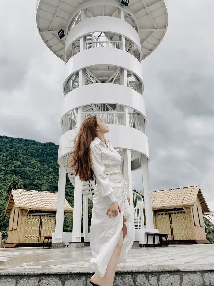Thủy Vọng Đài cho phép du khách Review tất tần tật