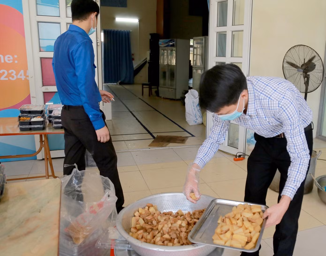 Thực đơn món ăn được thay đổi mỗi ngày, đảm bảo cung cấp đủ dinh dưỡng và vệ sinh an toàn thực phẩm.