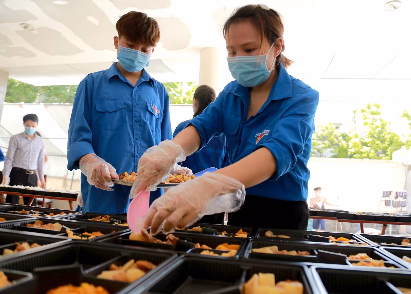 Chia sẻ với phóng biên báo Tiền Phong, Bí thư Quận đoàn Hoàng Mai Nguyễn Quỳnh Trang cho biết: "Mô hình “Bếp xanh thanh niên” khi được triển khai đã nhận được rất nhiều sự chung tay giúp sức từ thanh niên tình nguyện, các tổ chức, đơn vị và các mạnh thường quân..."