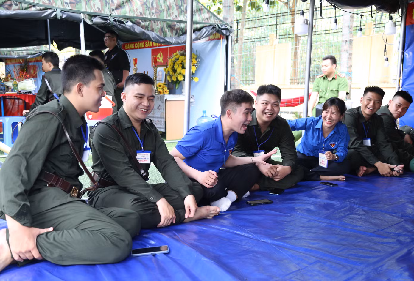 Tại hội trại, các cơ sở Đoàn tổ chức các hoạt động hoạt náo, sân chơi tạo khí thế vui nhộn, thân tình.