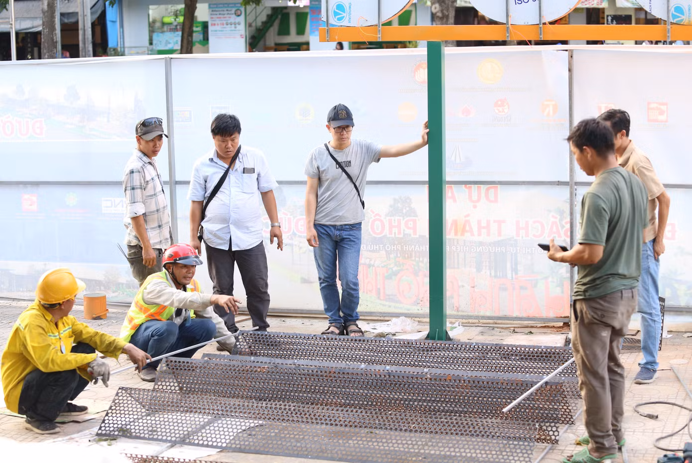 Những hạng mục thi công cuối cùng đang được khẩn trương thực hiện nhằm đảm bảo tiến độ khi thời điểm khánh thành ngày càng đến gần.