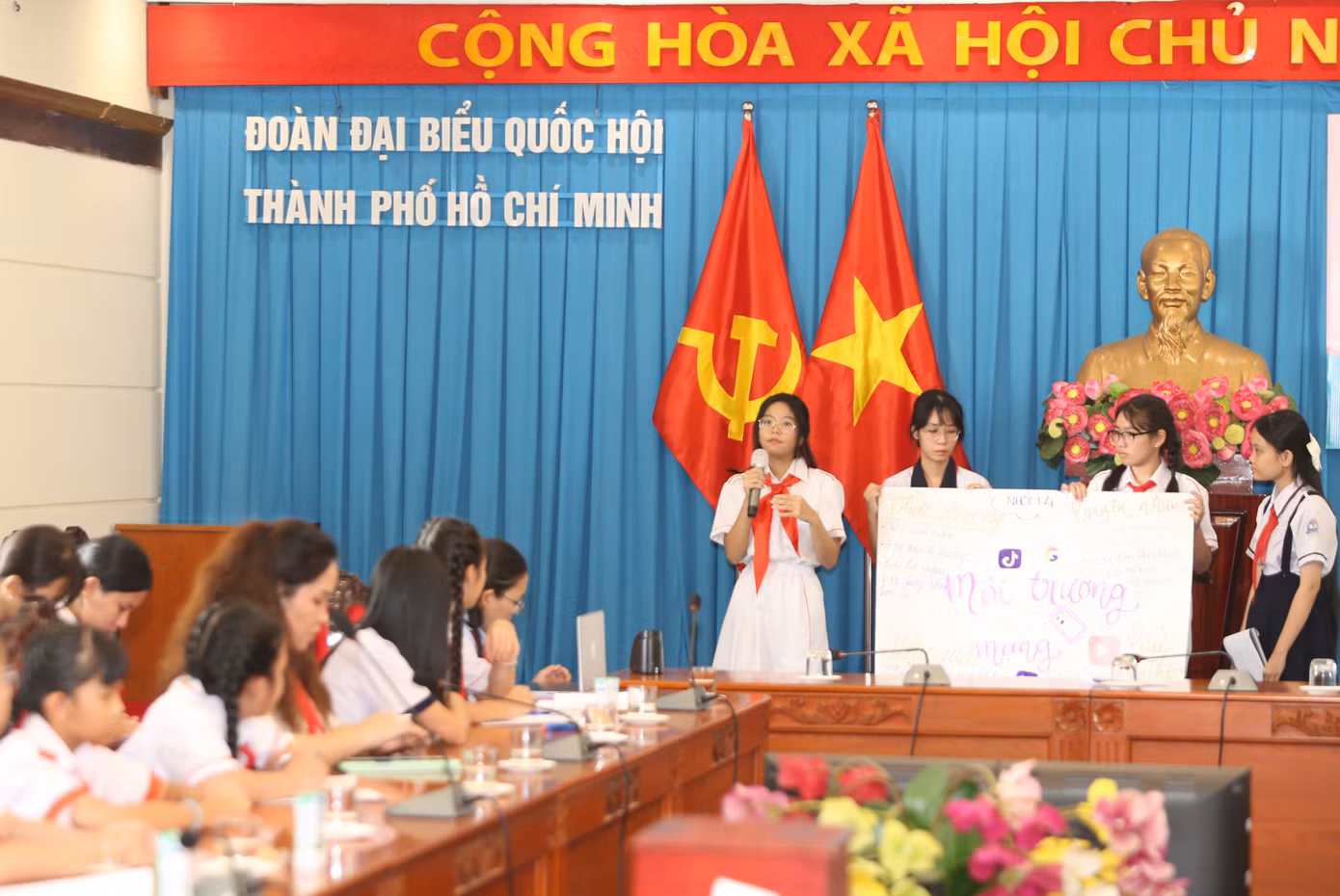 Các em tự tin chia sẻ những câu chuyện mình chứng kiến hoặc bản thân trải nghiệm.
