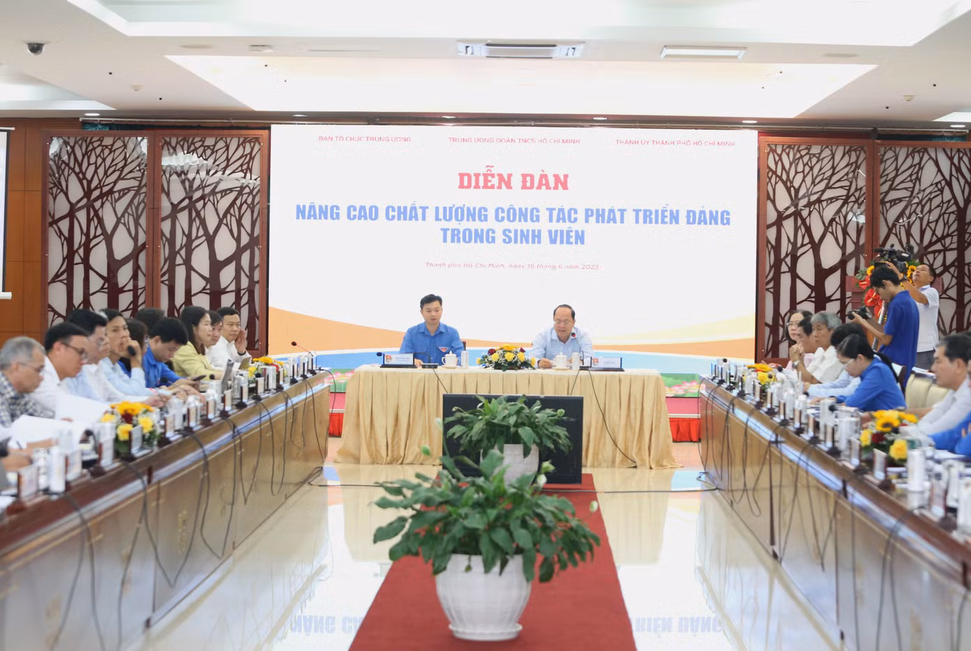 Quang cảnh chương trình diễn đàn. Ảnh: Ngô Tùng