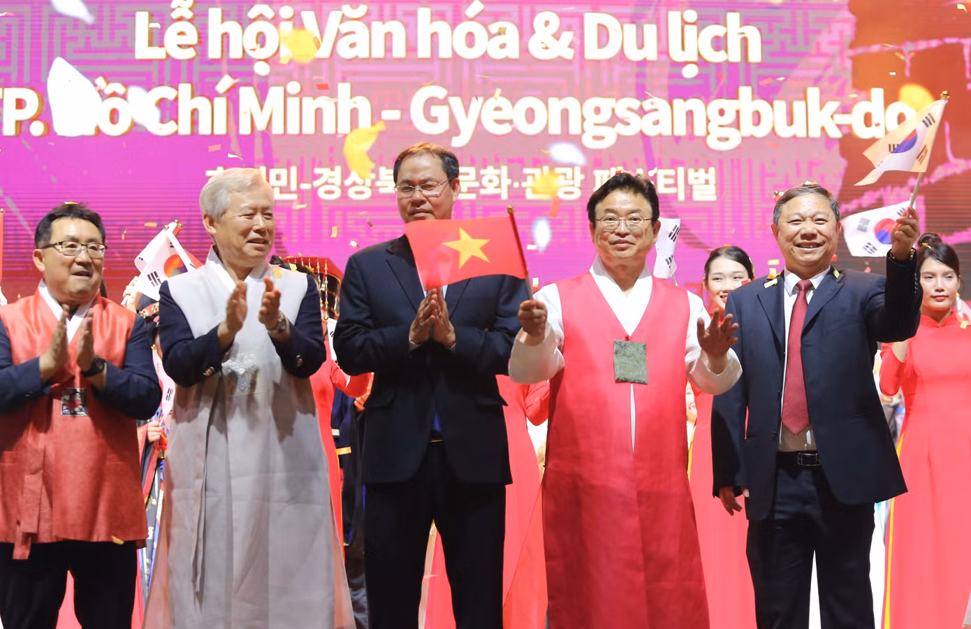 Phát biểu chào mừng lễ hội, Phó Chủ tịch UBND TPHCM Dương Anh Đức cho rằng việc năm nay tỉnh Gyeongsangbuk-do tổ chức lễ hội với sự phối hợp của các cơ quan chức năng TPHCM là minh chứng cho cam kết và sự quan tâm mà lãnh đạo chính quyền hai địa phương dành cho việc thúc đẩy quan hệ song phương. "Tôi tin rằng lễ hội sẽ tiếp tục góp phần quảng bá hình ảnh Gyeongsangbuk-do, thúc đẩy hợp tác du lịch, văn hoá giữa hai địa phương, góp phần làm sâu sắc hơn nữa quan hệ giữa Việt Nam và Hàn Quốc:, ông Đức nhấn mạnh.