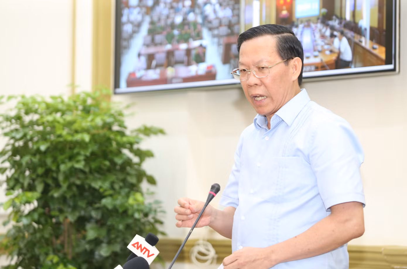 Chủ tịch UBND TPHCM Phan Văn Mãi tại hội nghị. Ảnh: Ngô Tùng.