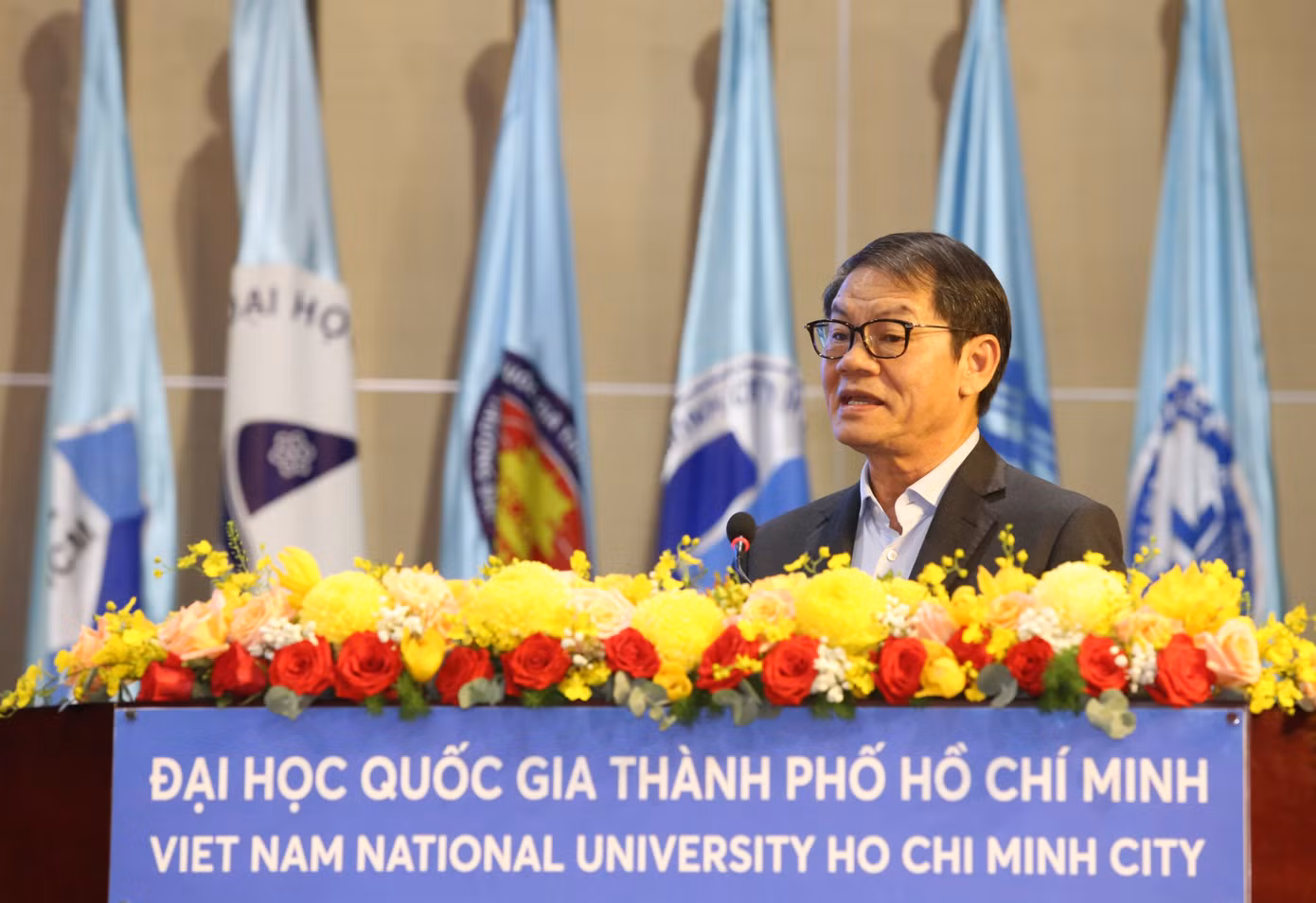 Ông Trần Bá Dương chia sẻ tại hội nghị. Ảnh: Ngô Tùng