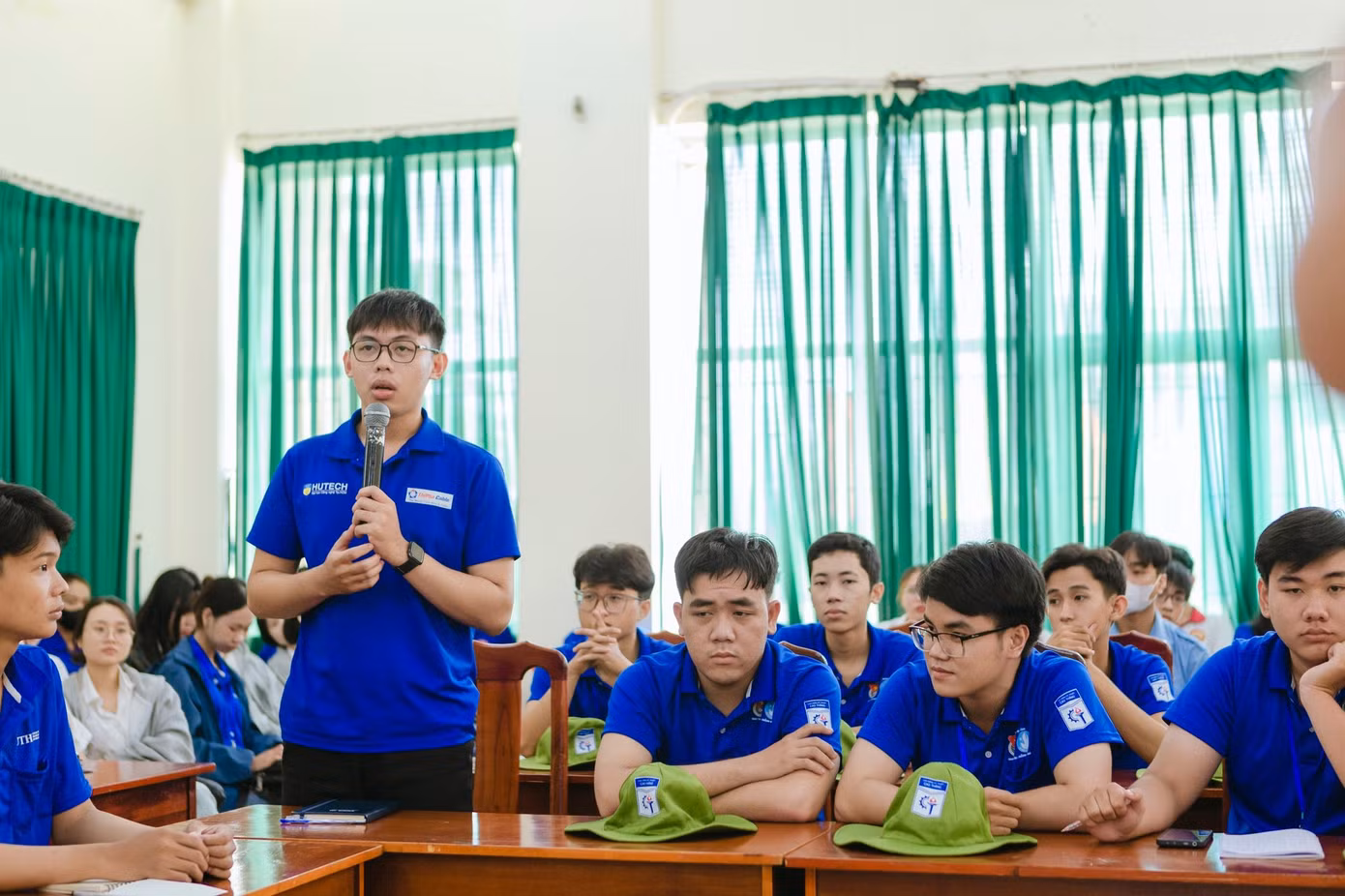 Sinh viên hiến kế xây dựng văn hóa giao thông. (Ảnh: TLTĐ)