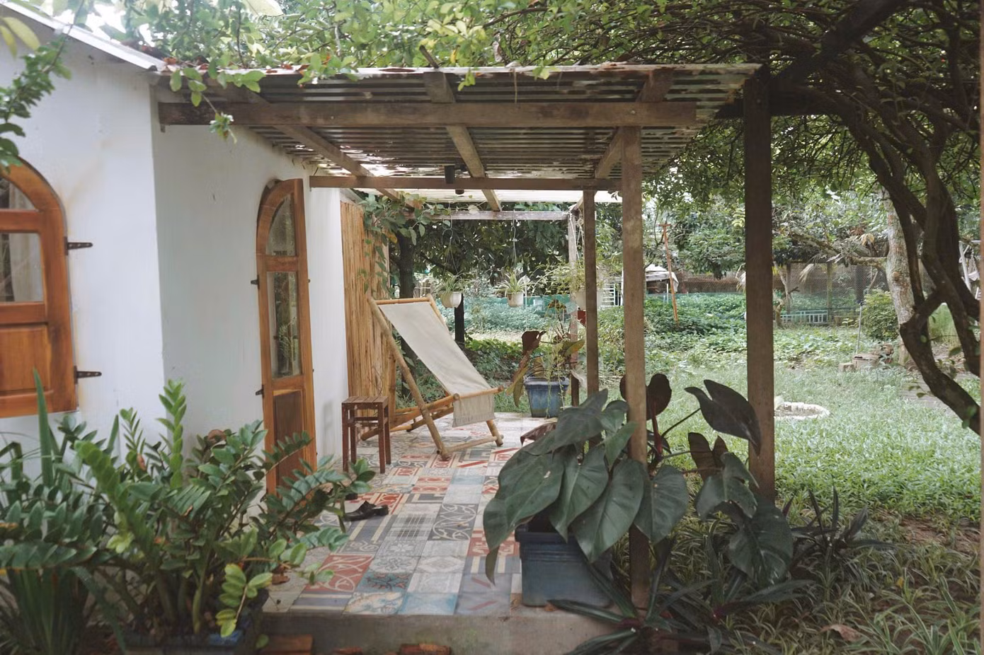 Homestay 'Vườn nhà ngoại' mang đến một hình ảnh yên bình của vùng quê (Ảnh: 'Vườn nhà ngoại' Homestay)