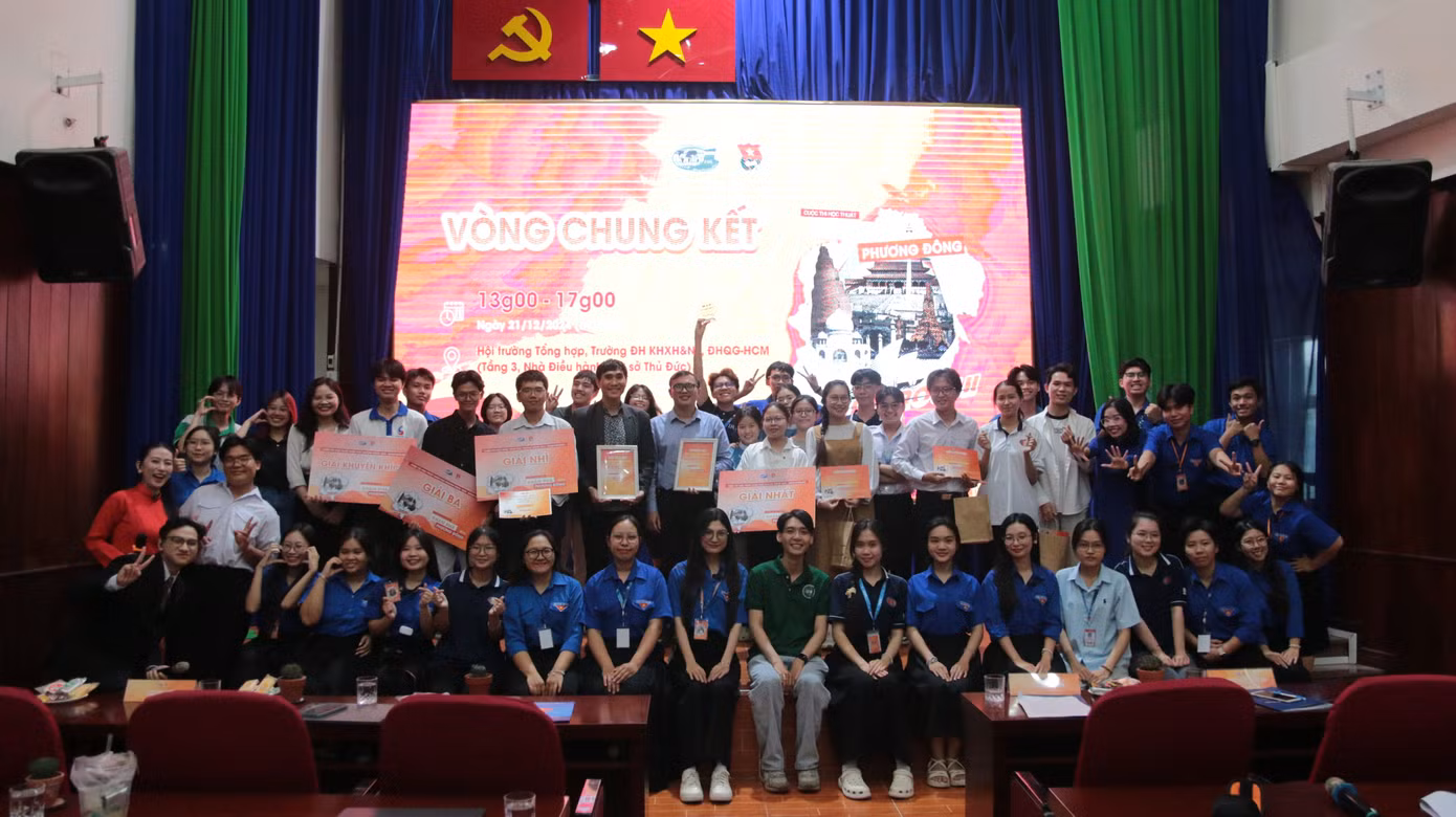 Các thí sinh tham gia chương trình.