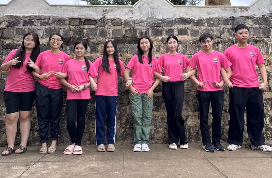 Các thành viên tham gia dự án dự án dạy Hè “Gieo kiến thức - Gặt yêu thương”.