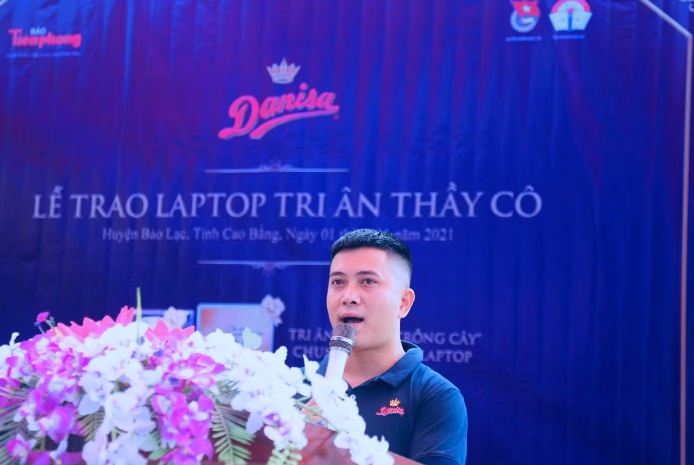 Anh Phạm Anh Dũng, phụ trách kinh doanh khu vực Tây Bắc của nhãn hàng Danisa chia sẻ với thầy cô giáo