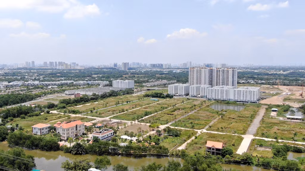 Giá nhà đất Hà Nội thấp hơn khoảng 30% so với TPHCM ảnh 1