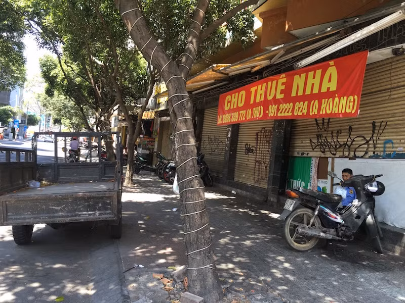 Mặt bằng 'tiền tỷ' bỏ hoang ở Sài Gòn vì dịch Covid-19 ảnh 7