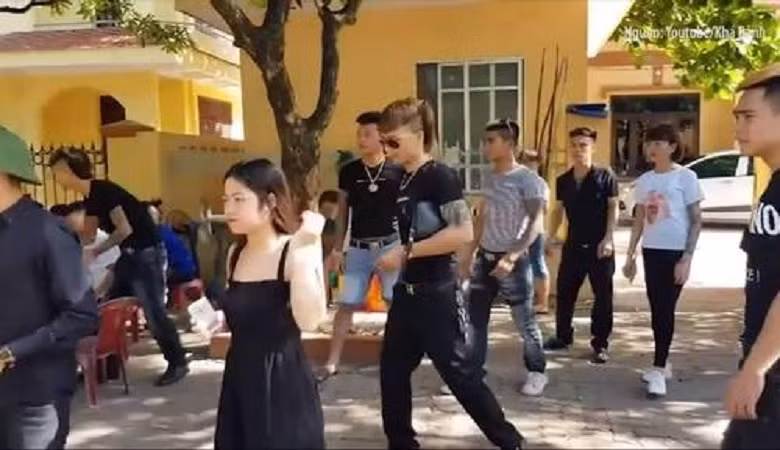 Khá Bảnh bị khởi tố vì đánh bạc và tổ chức đánh bạc ảnh 3